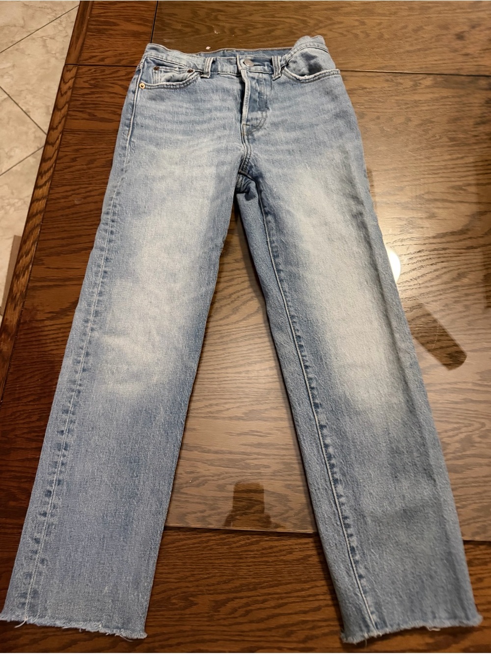 Levi's Light Blue Women’s Button Fly Capri Jeans RUNS SMALL